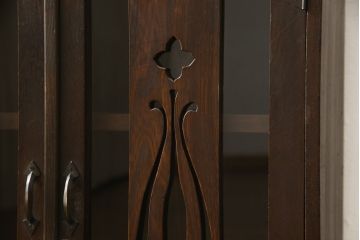 本箱を綺麗に再生!棚受け3ヶ所取り付け、風防製作。現状のお品物に合わせて1トーン程落ち着いた色に着色。