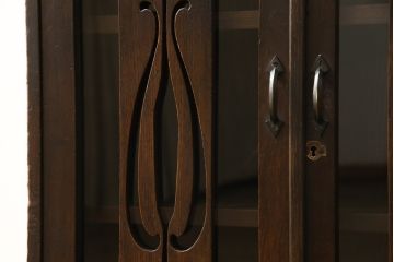 本箱を綺麗に再生!棚受け3ヶ所取り付け、風防製作。現状のお品物に合わせて1トーン程落ち着いた色に着色。