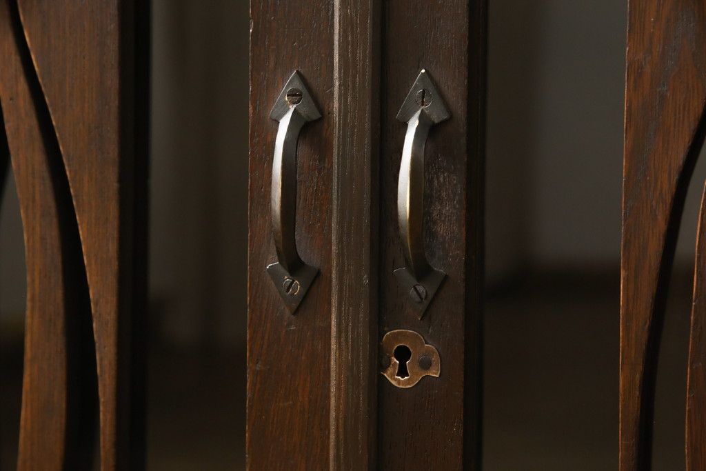 本箱を綺麗に再生!棚受け3ヶ所取り付け、風防製作。現状のお品物に合わせて1トーン程落ち着いた色に着色。