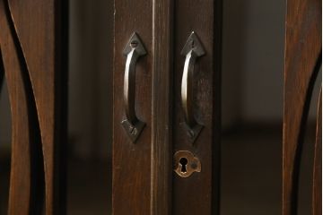 本箱を綺麗に再生!棚受け3ヶ所取り付け、風防製作。現状のお品物に合わせて1トーン程落ち着いた色に着色。