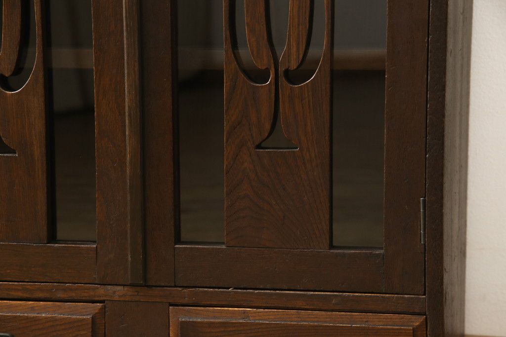 本箱を綺麗に再生!棚受け3ヶ所取り付け、風防製作。現状のお品物に合わせて1トーン程落ち着いた色に着色。