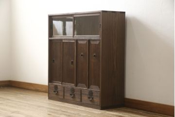 戸棚を綺麗に再生!左右側面・天板・背面を新規製作。内部に棚板と仕切りを追加。ワントーン程落ち着いた色に着色。