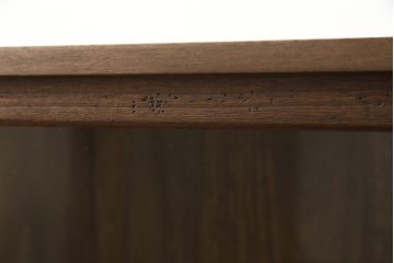 戸棚を綺麗に再生!左右側面・天板・背面を新規製作。内部に棚板と仕切りを追加。ワントーン程落ち着いた色に着色。