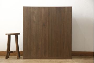 戸棚を綺麗に再生!左右側面・天板・背面を新規製作。内部に棚板と仕切りを追加。ワントーン程落ち着いた色に着色。