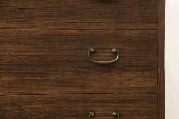 2段重ね桐箪笥を2つのローボードへリメイク!それぞれ高品質リペアを施し、天板と脚を取り付け。どちらもオーク系のステイン仕上げ。