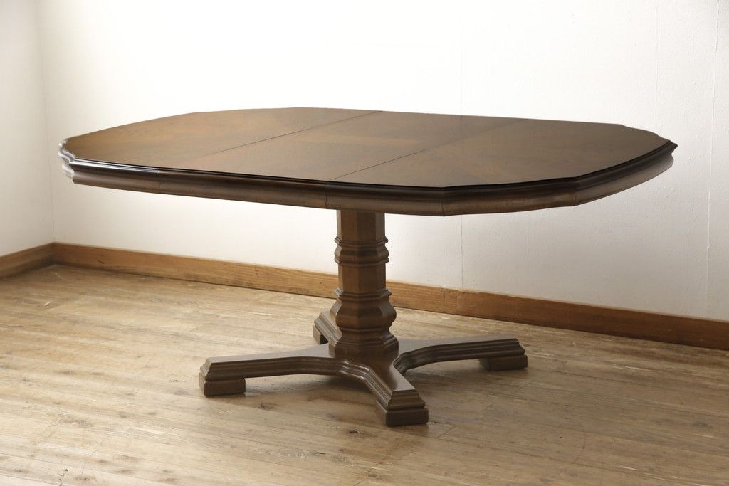 テーブルを綺麗に再生!天板は元の塗装を剥離し再塗装。