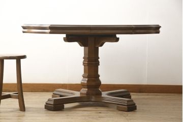 テーブルを綺麗に再生!天板は元の塗装を剥離し再塗装。