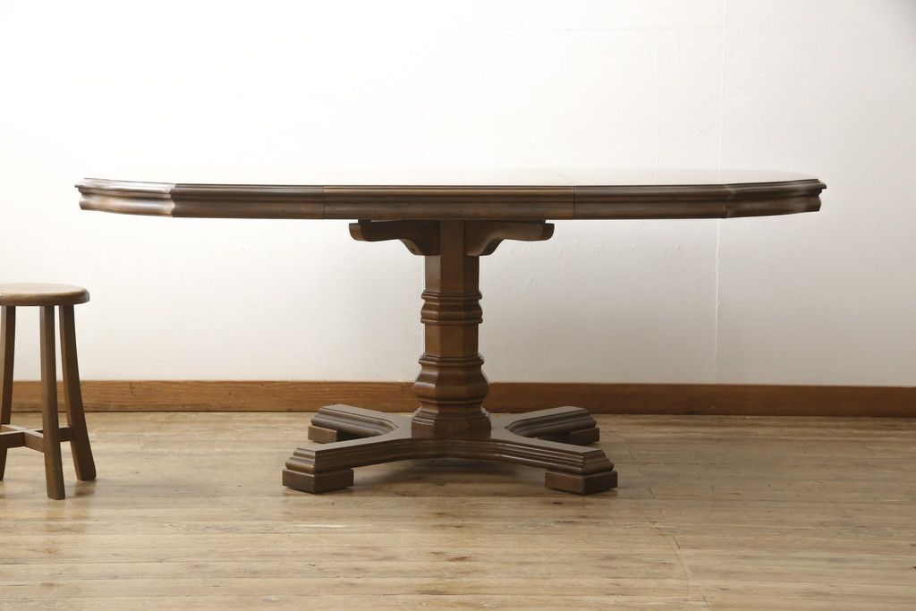 テーブルを綺麗に再生!天板は元の塗装を剥離し再塗装。