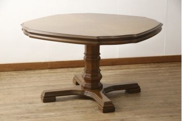 テーブルを綺麗に再生!天板は元の塗装を剥離し再塗装。