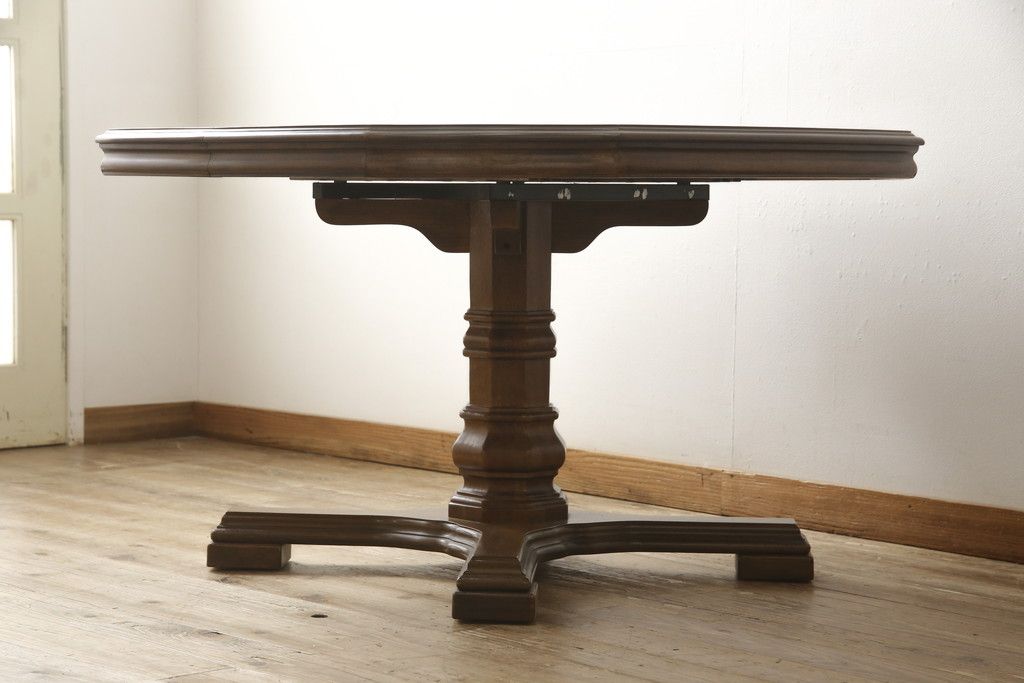 テーブルを綺麗に再生!天板は元の塗装を剥離し再塗装。