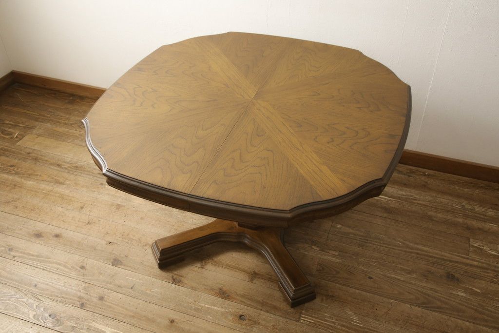 テーブルを綺麗に再生!天板は元の塗装を剥離し再塗装。