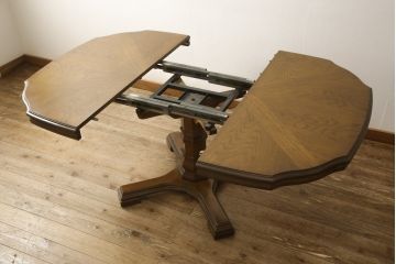 テーブルを綺麗に再生!天板は元の塗装を剥離し再塗装。