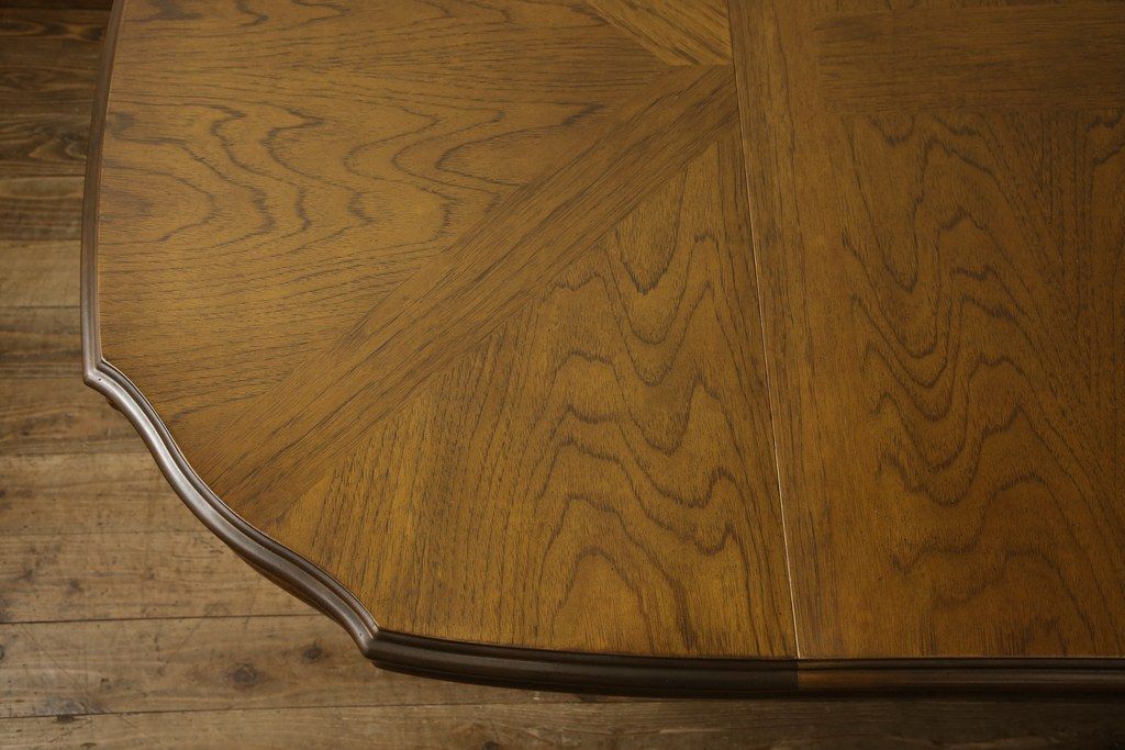 テーブルを綺麗に再生!天板は元の塗装を剥離し再塗装。