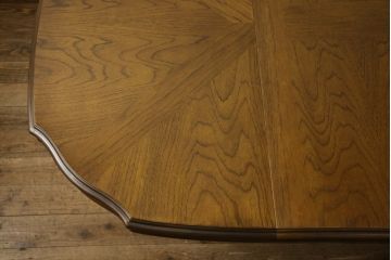 テーブルを綺麗に再生!天板は元の塗装を剥離し再塗装。