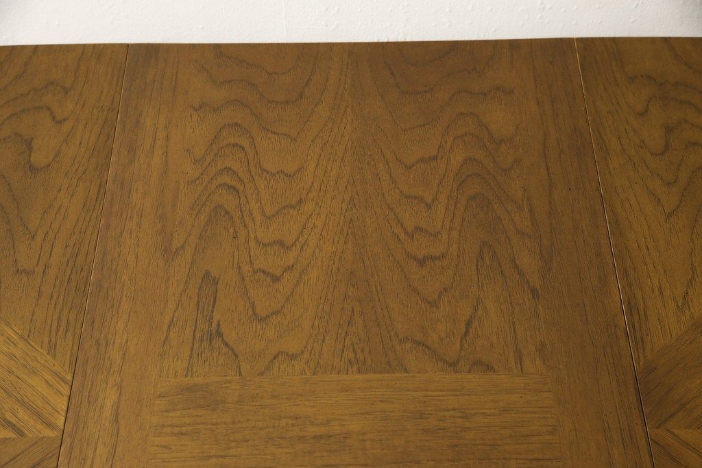 テーブルを綺麗に再生!天板は元の塗装を剥離し再塗装。