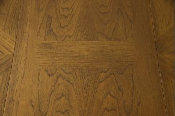 テーブルを綺麗に再生!天板は元の塗装を剥離し再塗装。