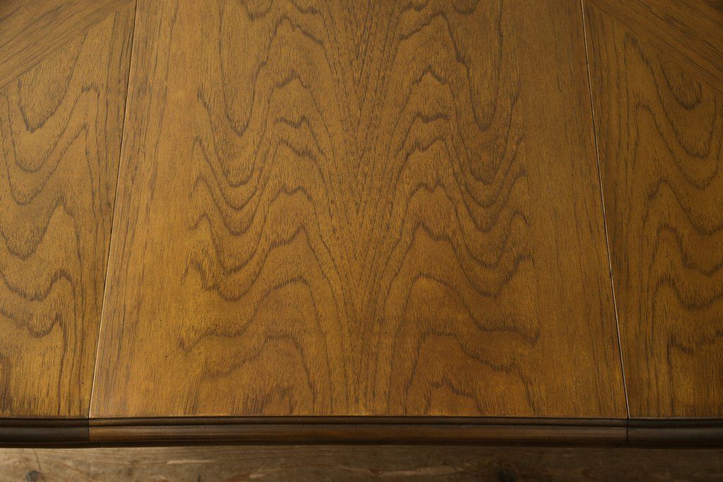 テーブルを綺麗に再生!天板は元の塗装を剥離し再塗装。