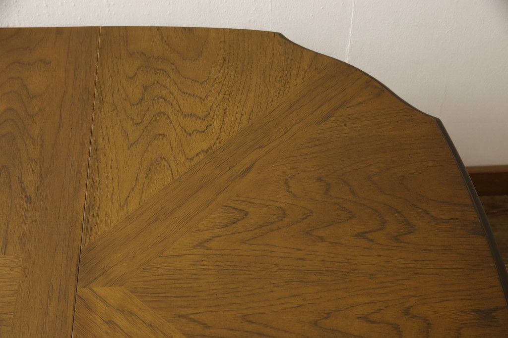 テーブルを綺麗に再生!天板は元の塗装を剥離し再塗装。