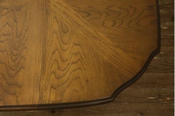 テーブルを綺麗に再生!天板は元の塗装を剥離し再塗装。