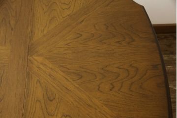 テーブルを綺麗に再生!天板は元の塗装を剥離し再塗装。