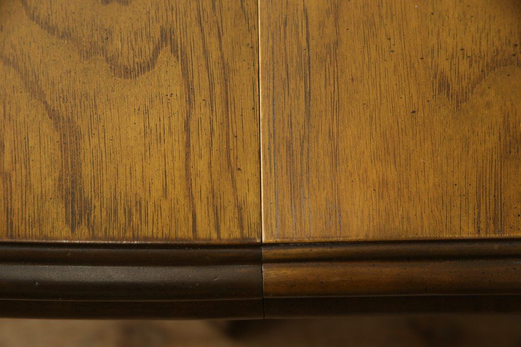 テーブルを綺麗に再生!天板は元の塗装を剥離し再塗装。