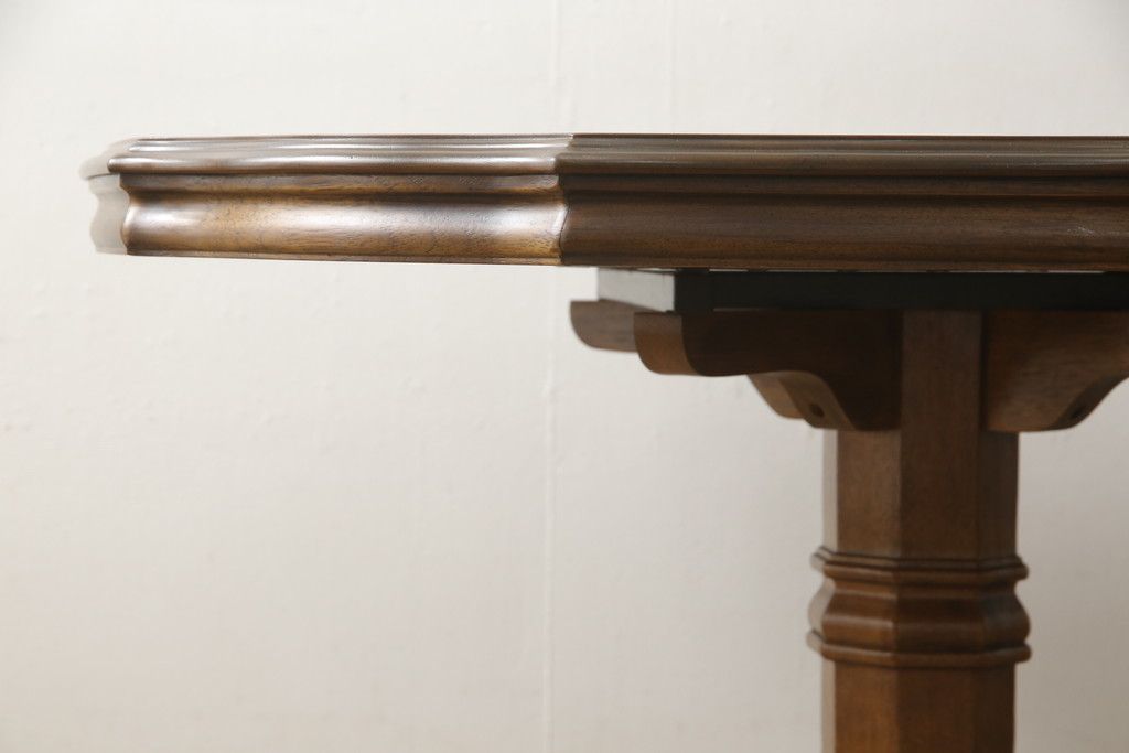 テーブルを綺麗に再生!天板は元の塗装を剥離し再塗装。