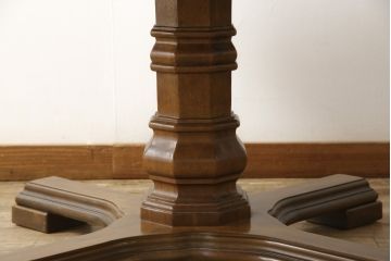 テーブルを綺麗に再生!天板は元の塗装を剥離し再塗装。