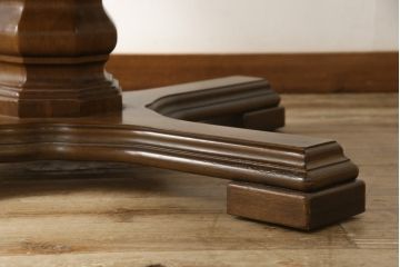 テーブルを綺麗に再生!天板は元の塗装を剥離し再塗装。