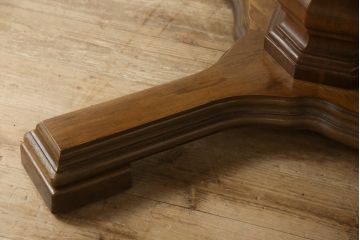 テーブルを綺麗に再生!天板は元の塗装を剥離し再塗装。