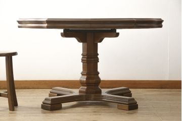 テーブルを綺麗に再生!天板は元の塗装を剥離し再塗装。