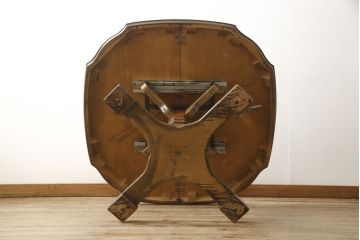 テーブルを綺麗に再生!天板は元の塗装を剥離し再塗装。