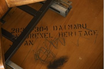 テーブルを綺麗に再生!天板は元の塗装を剥離し再塗装。