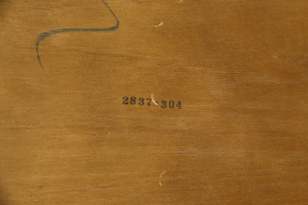 テーブルを綺麗に再生!天板は元の塗装を剥離し再塗装。