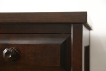 食器棚を2つのキャビネットにリメイク!上段は脚を取り付け。下段は底面にフェルトを取り付け。いずれも天板を取り付けて、ワントーン落ち着いた色に着色仕上げ。