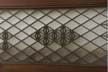 欄間を壁掛けにリメイク!固定具を制作し、ご希望の色に着色仕上げ。