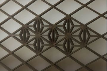 欄間を壁掛けにリメイク!固定具を制作し、ご希望の色に着色仕上げ。