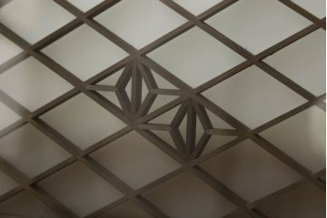 欄間を壁掛けにリメイク!固定具を制作し、ご希望の色に着色仕上げ。