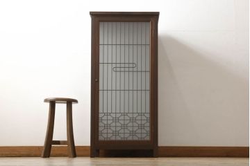 建具をスタンドライトにリメイク!4枚の建具を組んでスタンドライトに加工。脚を取り付け、ご希望の色に着色仕上げ。