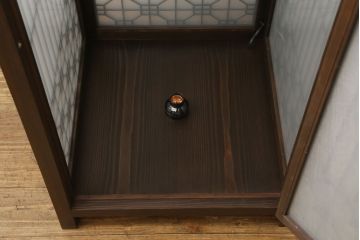 建具をスタンドライトにリメイク!4枚の建具を組んでスタンドライトに加工。脚を取り付け、ご希望の色に着色仕上げ。