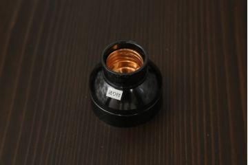 建具をスタンドライトにリメイク!4枚の建具を組んでスタンドライトに加工。脚を取り付け、ご希望の色に着色仕上げ。