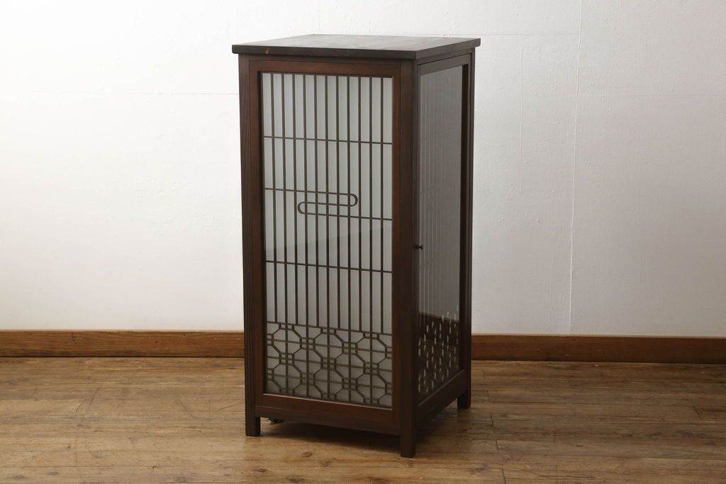 建具をスタンドライトにリメイク!4枚の建具を組んでスタンドライトに加工。脚を取り付け、ご希望の色に着色仕上げ。