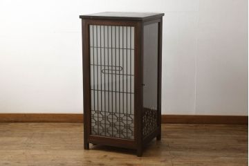 建具をスタンドライトにリメイク!4枚の建具を組んでスタンドライトに加工。脚を取り付け、ご希望の色に着色仕上げ。