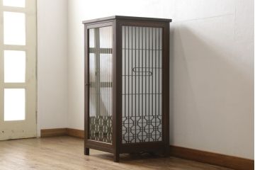 建具をスタンドライトにリメイク!4枚の建具を組んでスタンドライトに加工。脚を取り付け、ご希望の色に着色仕上げ。