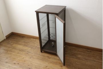 建具をスタンドライトにリメイク!4枚の建具を組んでスタンドライトに加工。脚を取り付け、ご希望の色に着色仕上げ。