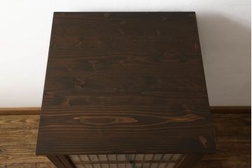 建具をスタンドライトにリメイク!4枚の建具を組んでスタンドライトに加工。脚を取り付け、ご希望の色に着色仕上げ。