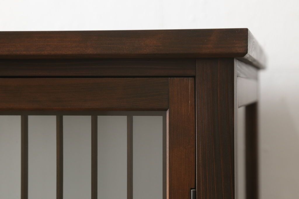 建具をスタンドライトにリメイク!4枚の建具を組んでスタンドライトに加工。脚を取り付け、ご希望の色に着色仕上げ。