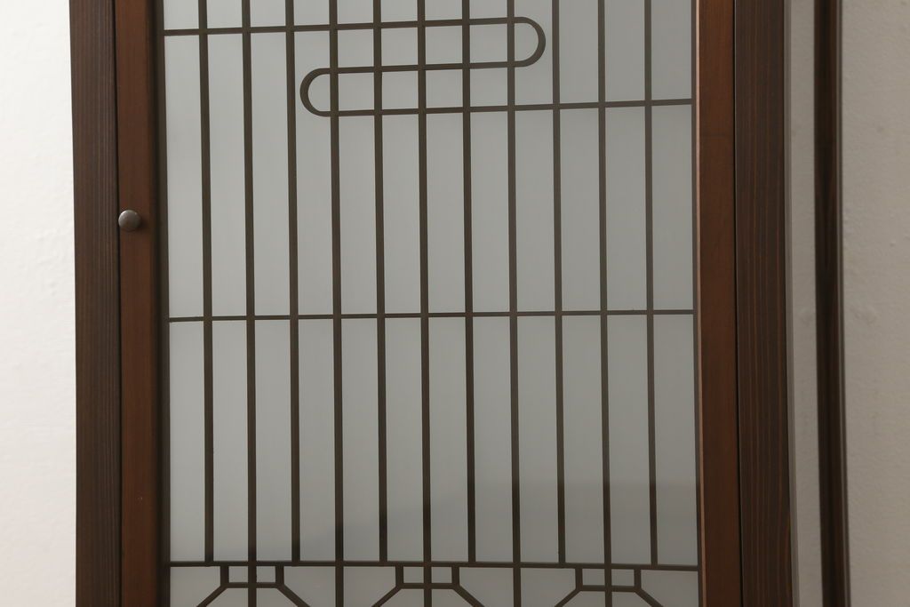 建具をスタンドライトにリメイク!4枚の建具を組んでスタンドライトに加工。脚を取り付け、ご希望の色に着色仕上げ。