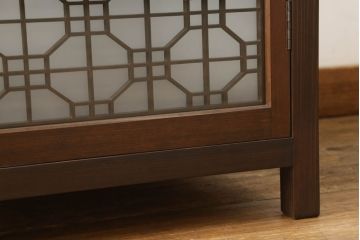 建具をスタンドライトにリメイク!4枚の建具を組んでスタンドライトに加工。脚を取り付け、ご希望の色に着色仕上げ。