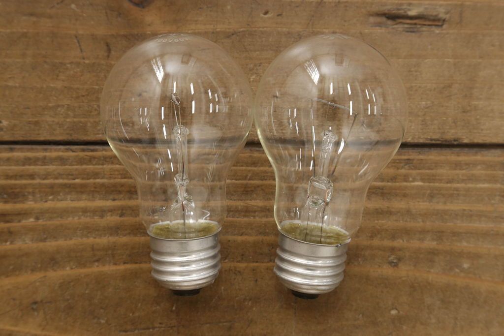 建具をスタンドライトにリメイク!4枚の建具を組んでスタンドライトに加工。脚を取り付け、ご希望の色に着色仕上げ。