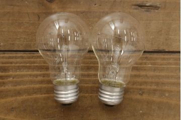 建具をスタンドライトにリメイク!4枚の建具を組んでスタンドライトに加工。脚を取り付け、ご希望の色に着色仕上げ。